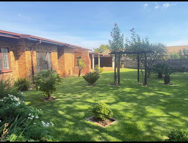 4 BEDROOM FREESTANDING FOR SALE IN THE REEDS